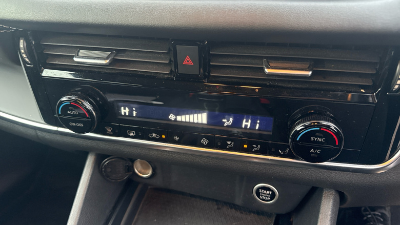 Nissan Qashqai 1.3 DiG-T MH Acenta Premium 5dr Petrol Hatchback